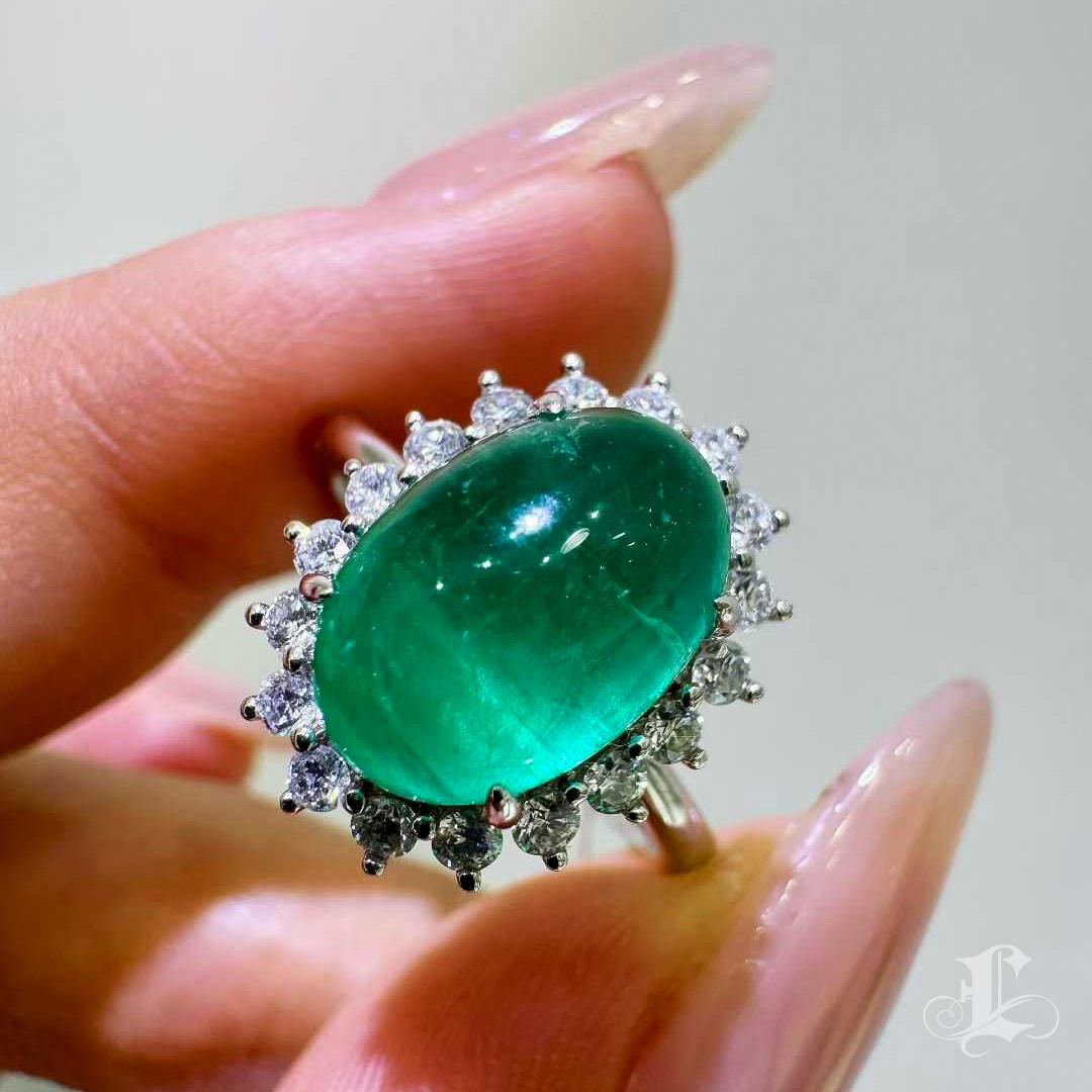 【Énigma】AGL Certified 3.97ct Emerald Cabochon Diamond Platinum Ring In New Condition For Sale In New York, NY