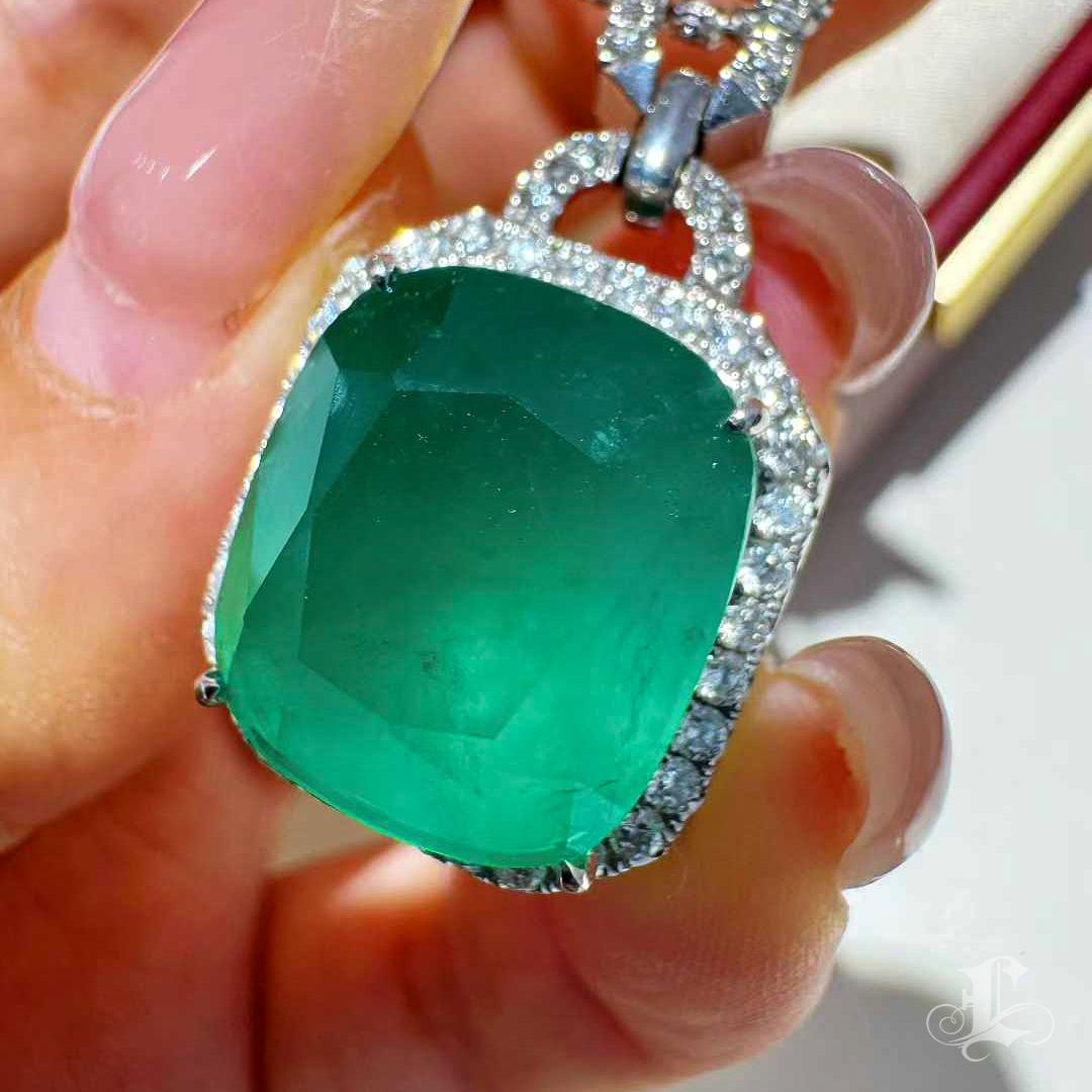 【Énigma】AGL Pendentif en émeraude et diamant vert vif certifié Imperial Verdure Neuf - En vente à New York, NY