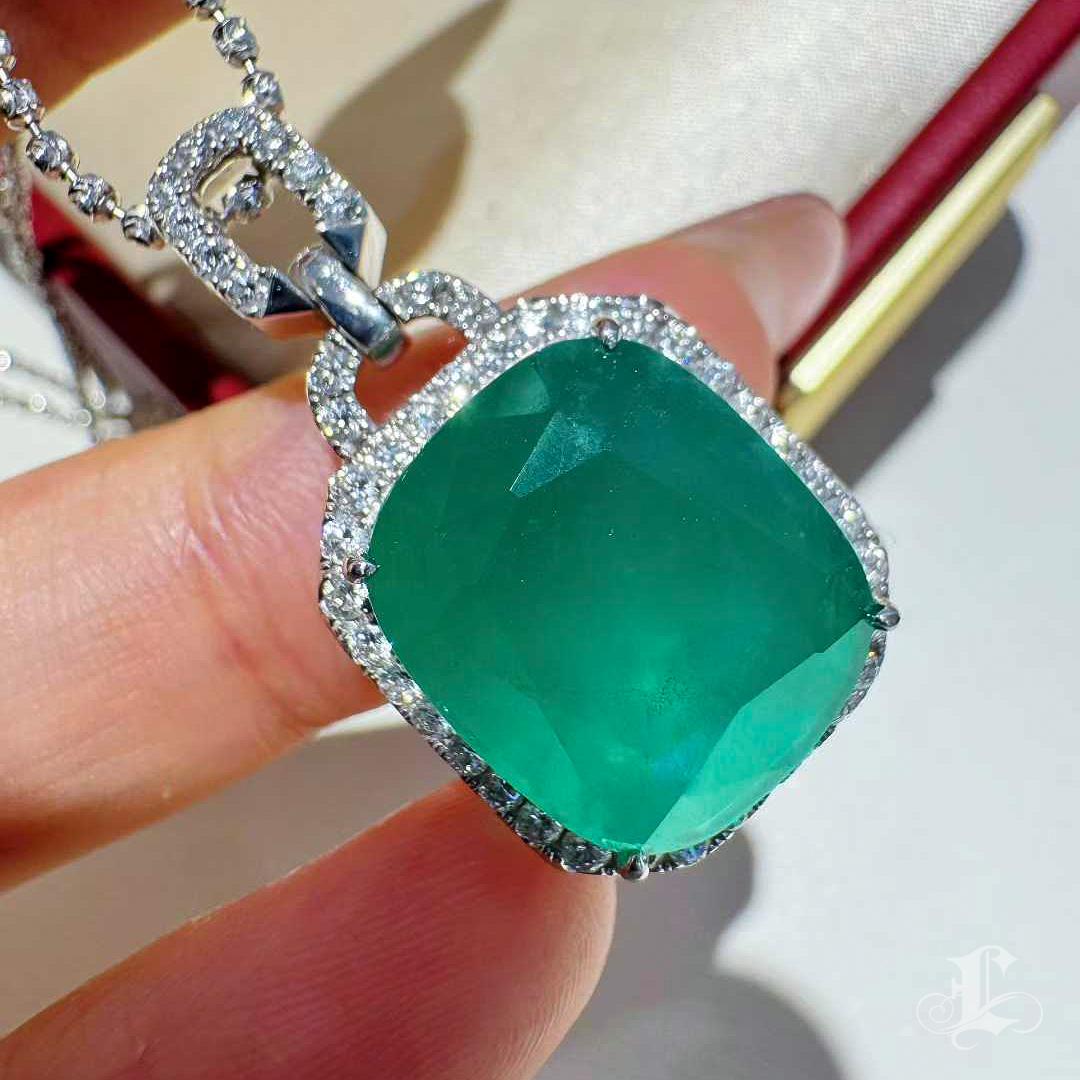 【Énigma】AGL Pendentif en émeraude et diamant vert vif certifié Imperial Verdure en vente 1