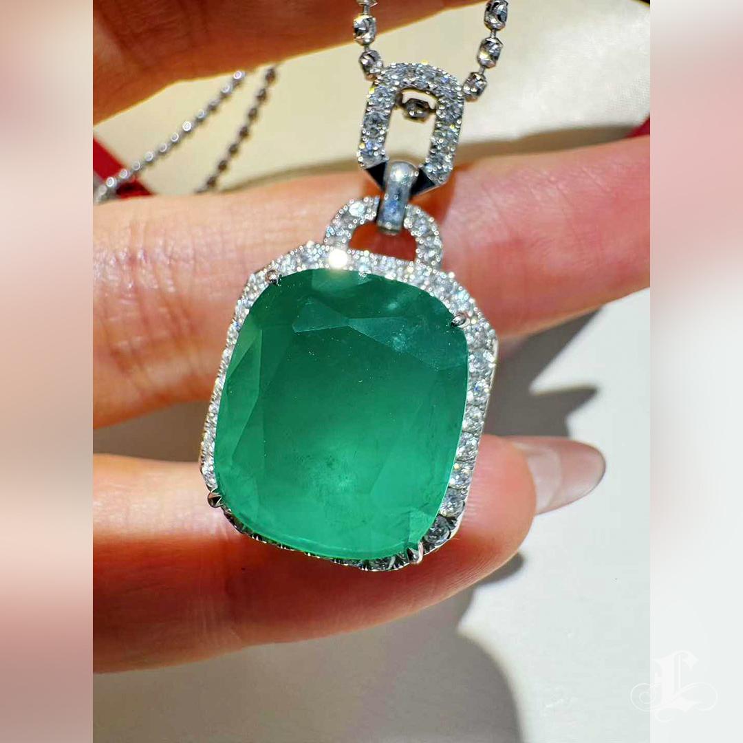 【Énigma】AGL Pendentif en émeraude et diamant vert vif certifié Imperial Verdure en vente 2