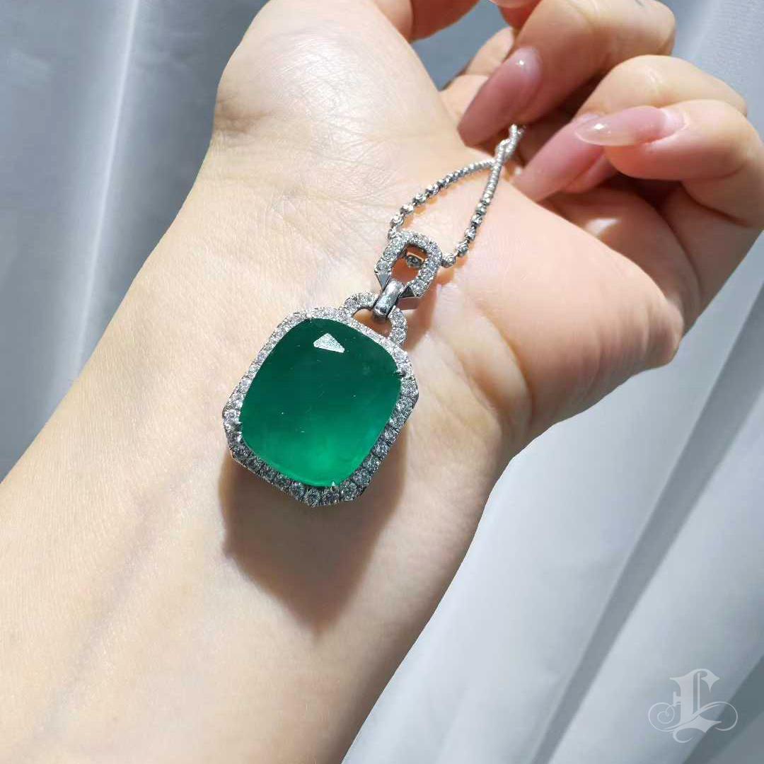 【Énigma】AGL Pendentif en émeraude et diamant vert vif certifié Imperial Verdure en vente 4