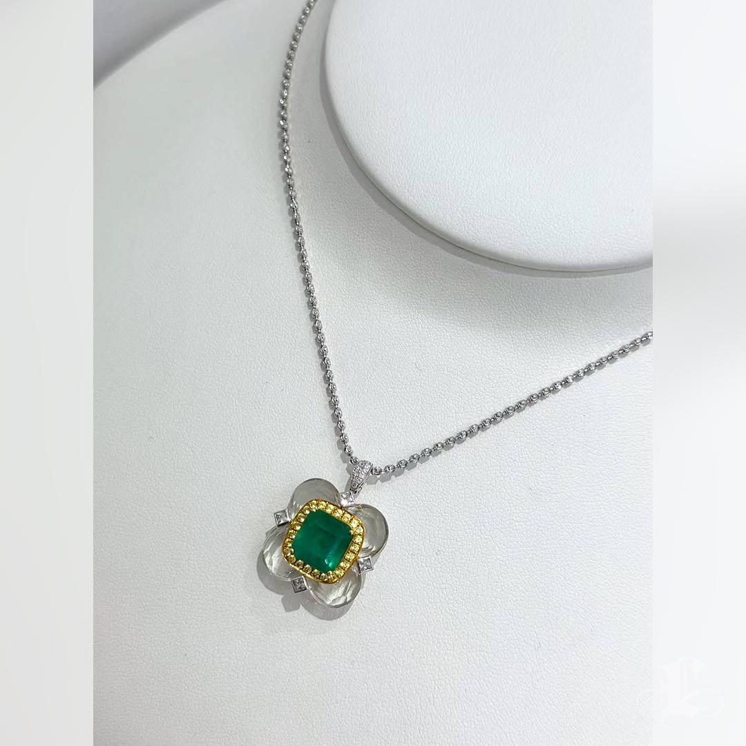 【Énigma】AGL Certificado Verdant Bloom Colgante Floral de Esmeralda de Zambia de 3,52ct en Nuevo estado para la venta en New York, NY