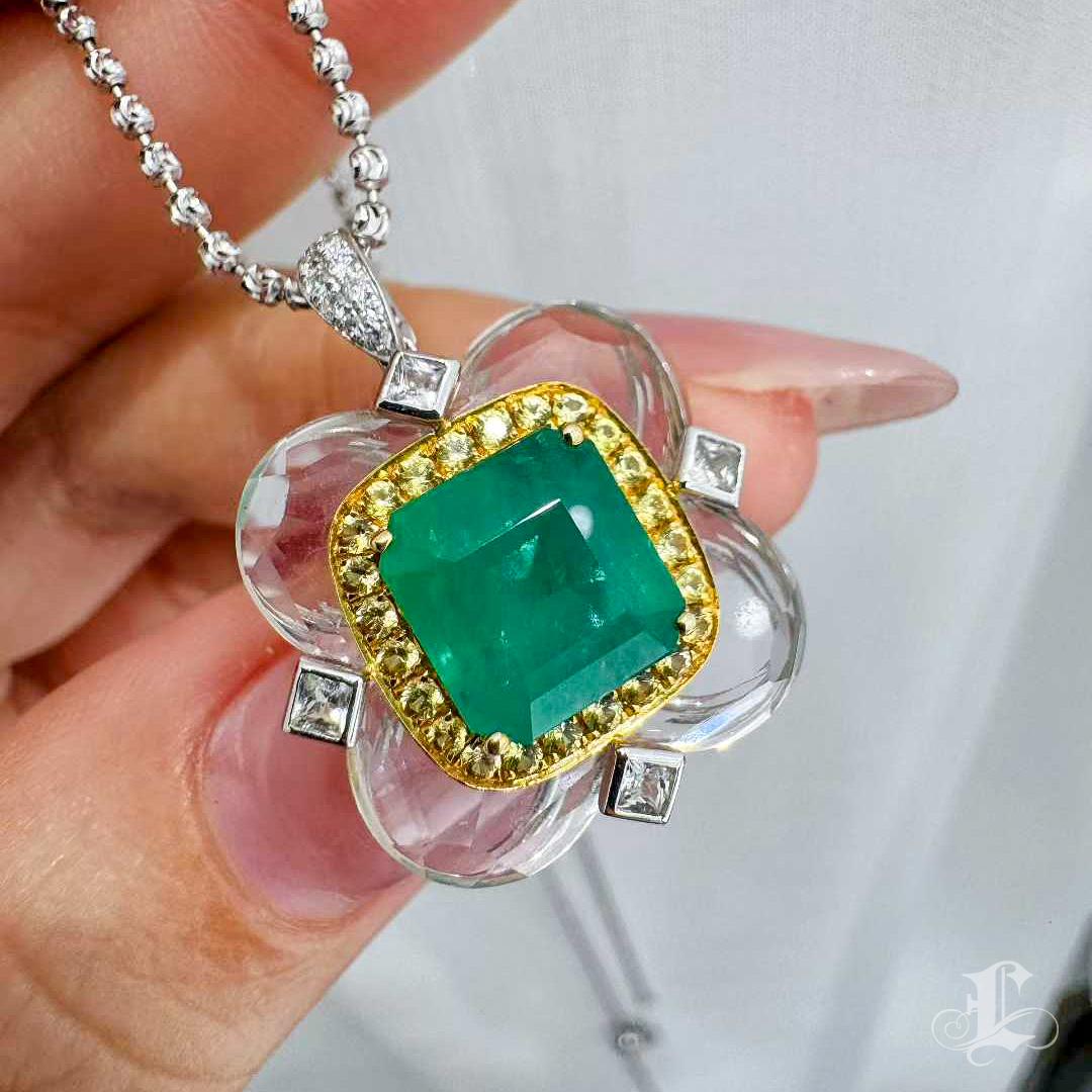 【Énigma】AGL Certificado Verdant Bloom Colgante Floral de Esmeralda de Zambia de 3,52ct en venta 1