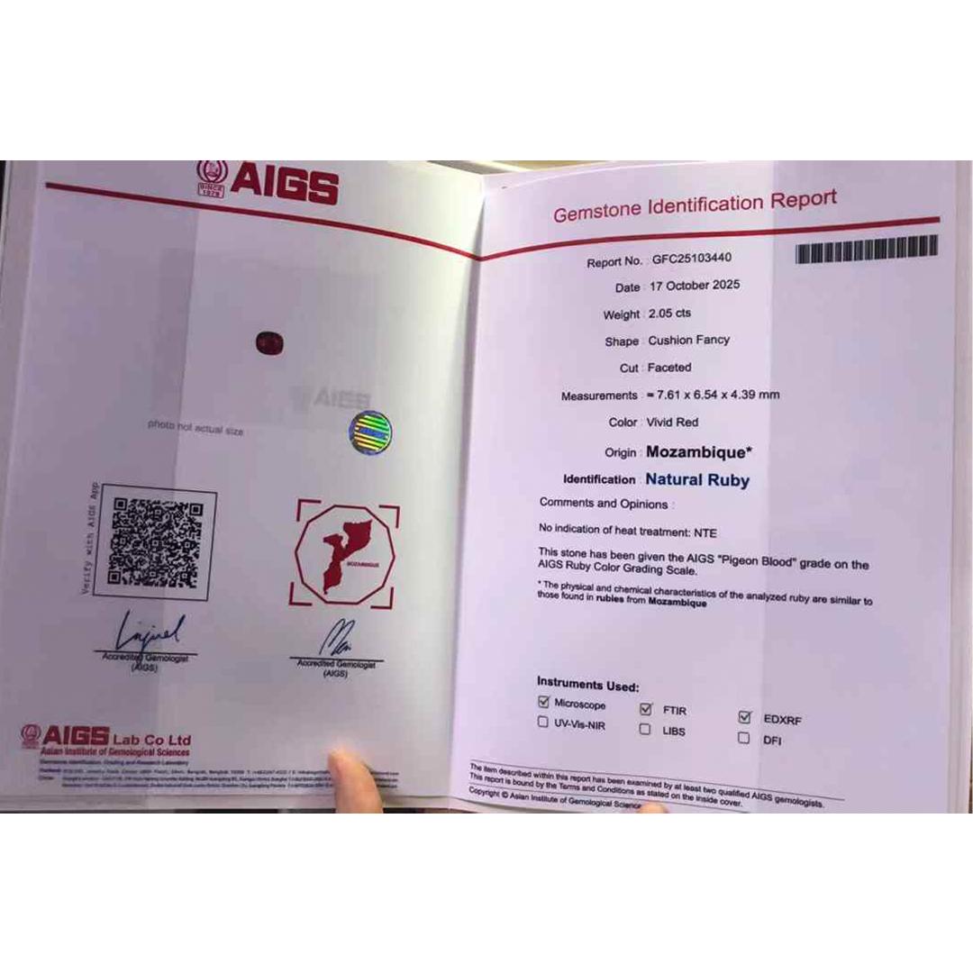 Anello aureolato con rubino e diamante del Mozambico con 2,05 carati di sangue di piccione certificato AIGS in vendita 6