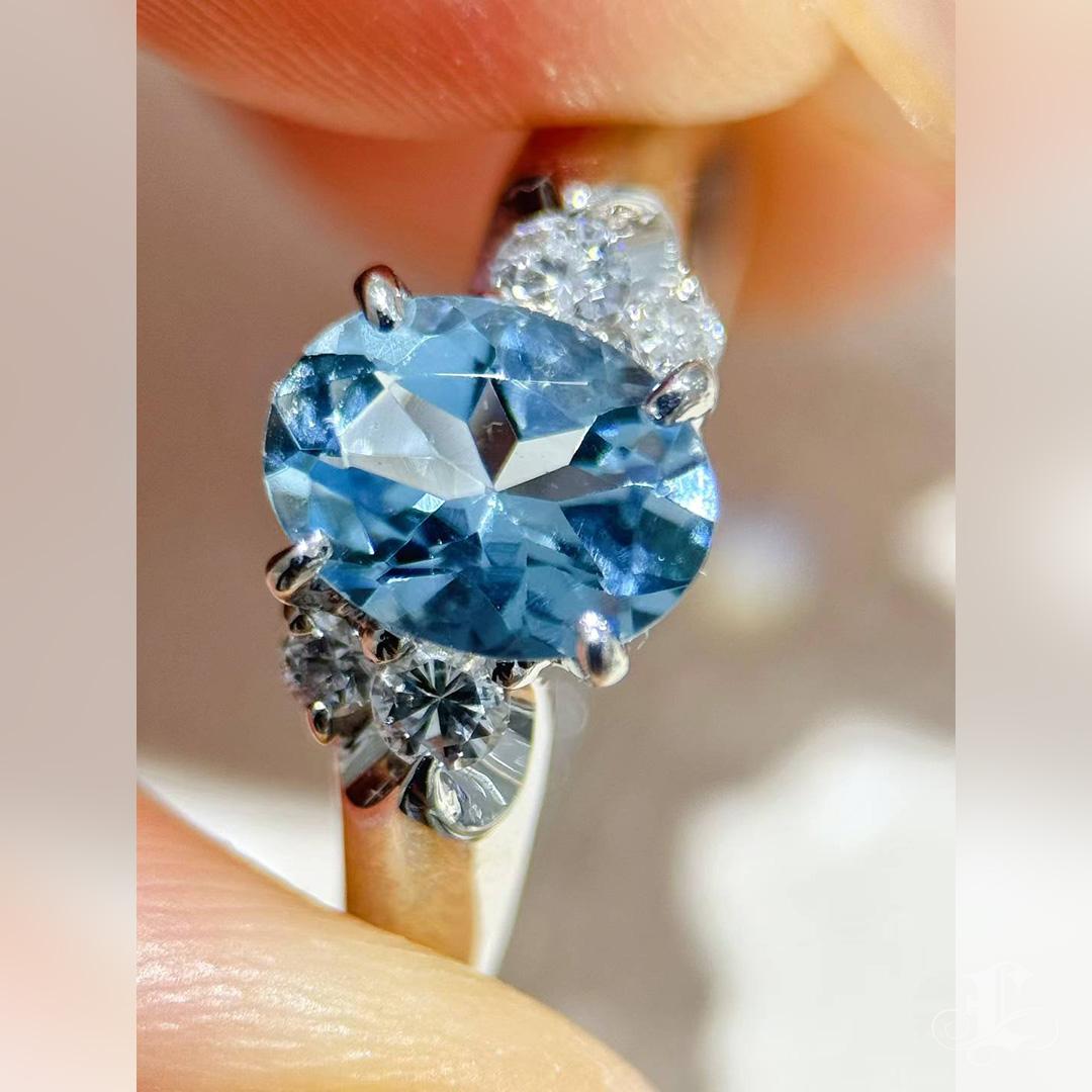 Women's 【Énigma】Asymmetric 0.97ct Saint Maria Blue Aquamarine & Diamond Ring in Platinum For Sale