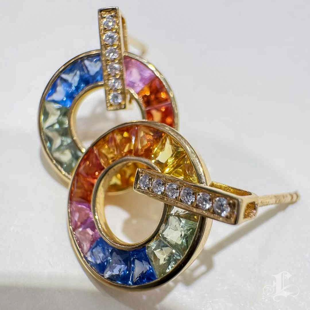 【Énigma】Aurora Spectrum 2.55ct Multicolor Saphir & Diamant Kreis-Ohrringe Damen im Angebot