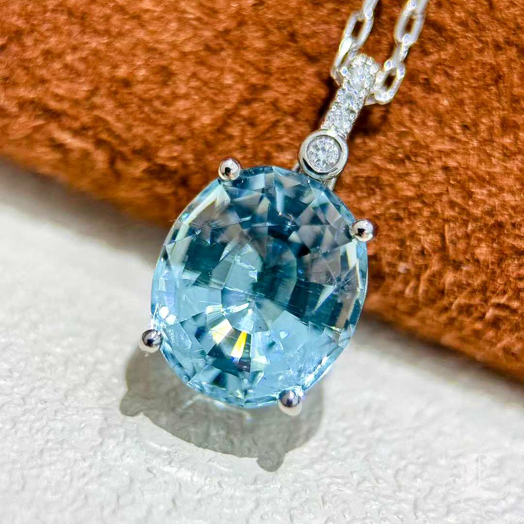 【Énigma】Celeste Glow 2.7ct Deep Blue Aquamarin Diamant Platin Anhänger Halskette im Zustand „Neu“ im Angebot in New York, NY