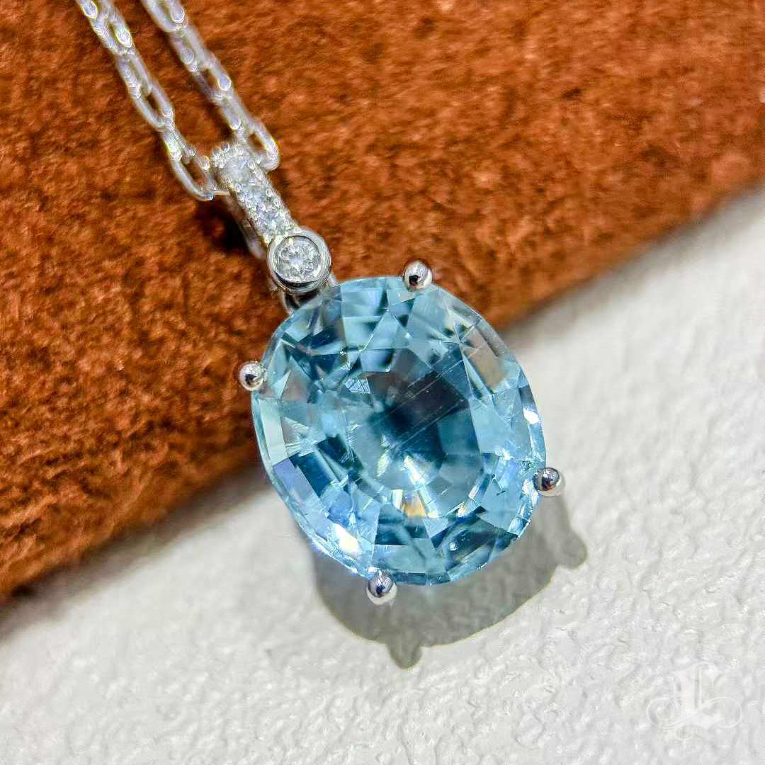 【Énigma】Celeste Glow 2.7ct Deep Blue Aquamarin Diamant Platin Anhänger Halskette Damen im Angebot