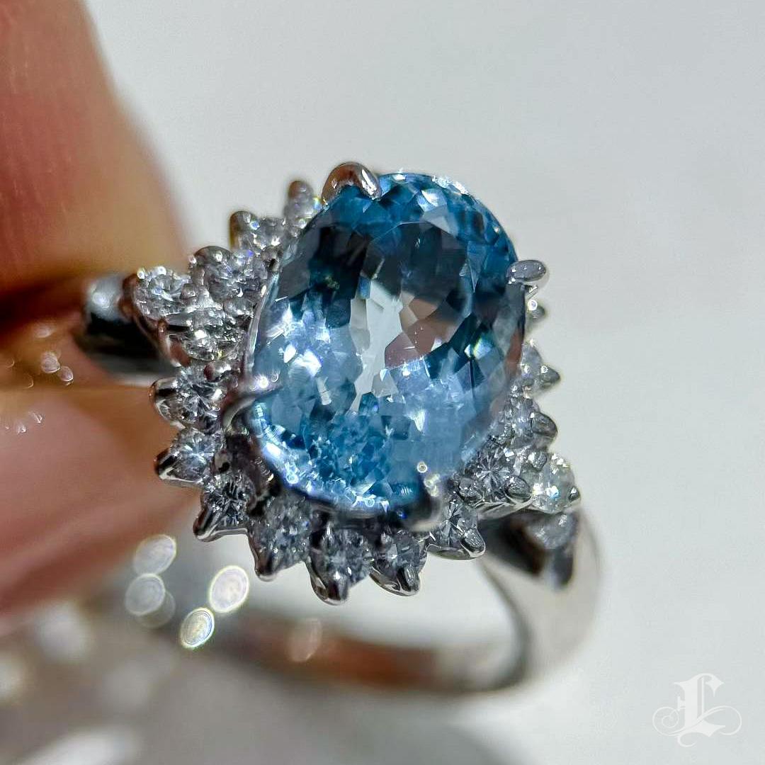【Énigma】Celestial Crest Crown Halo 2.06ct Aquamarine & Diamond Ring in Platinum In New Condition For Sale In New York, NY