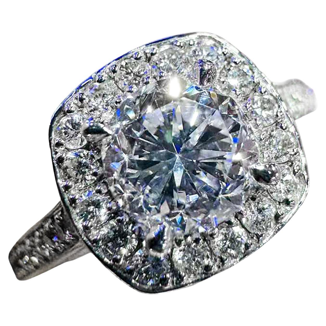 Anello aureola con cuscino di diamanti D VS2 certificato CGL da 1,004ct. in vendita