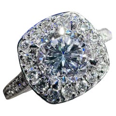 Anello aureola con cuscino di diamanti D VS2 certificato CGL da 1,004ct.