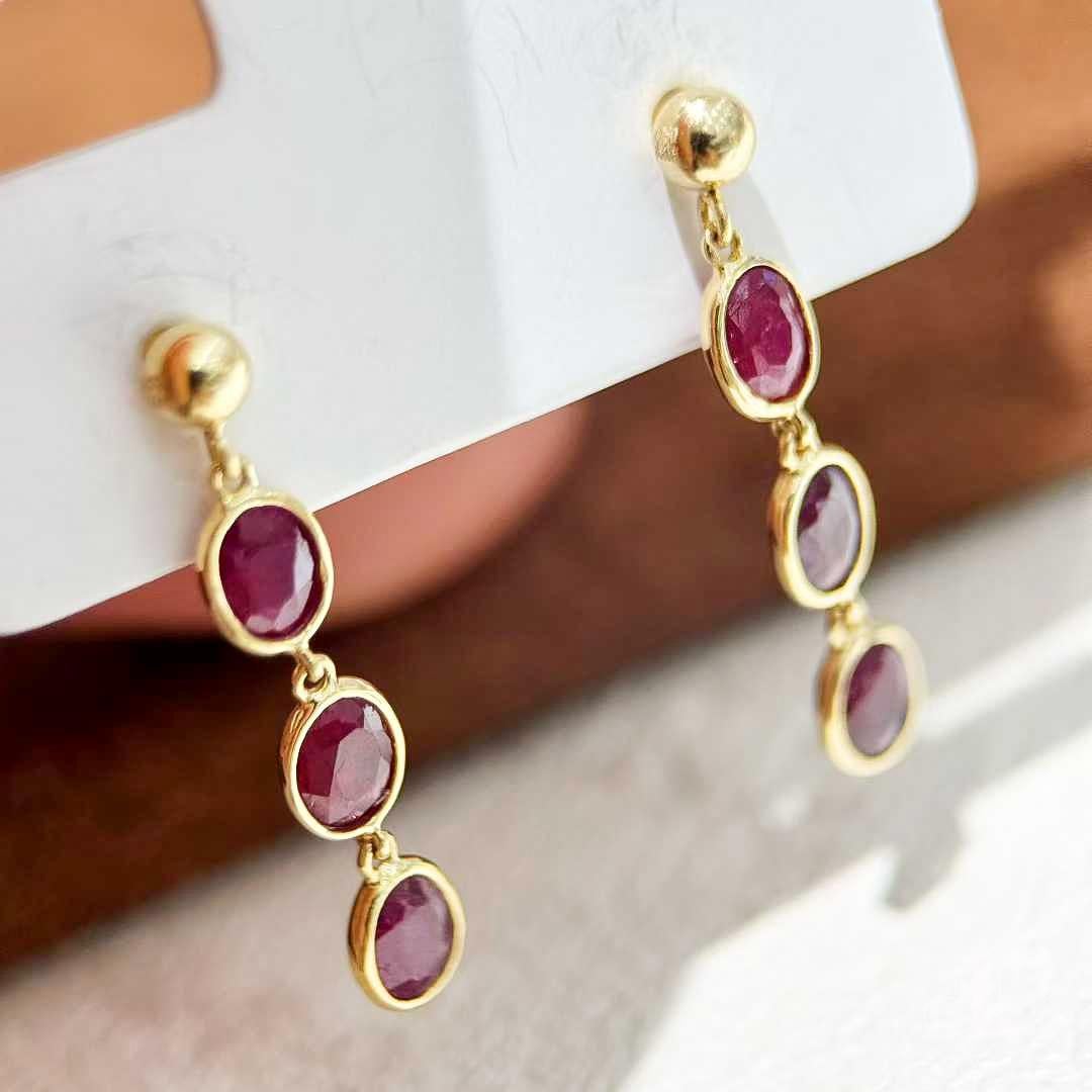 【Énigma】Crimson Cascade 1.3ct Rubin Tropfen Ohrringe in 18K Gold im Angebot 2