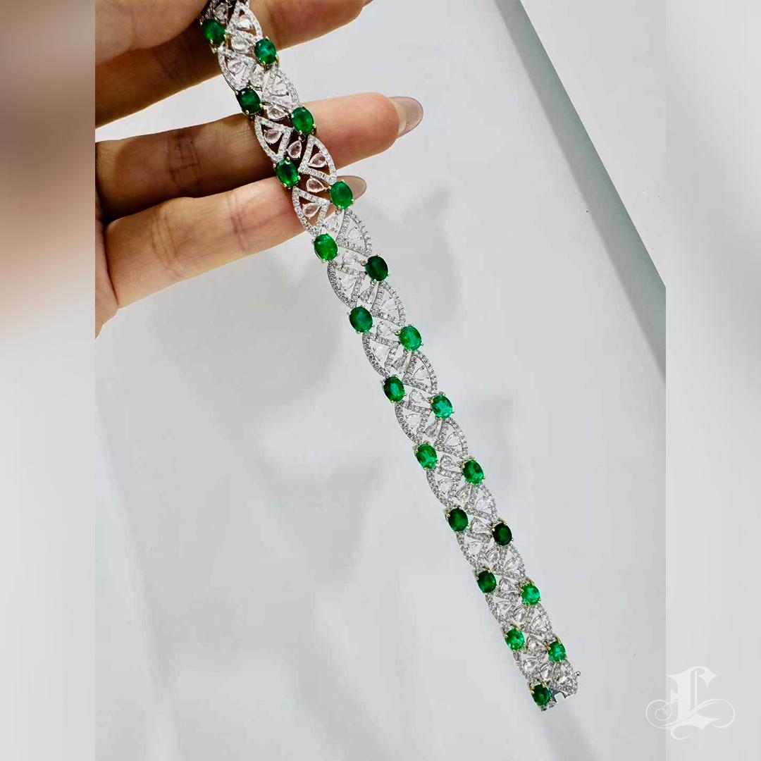 【Énigma】Crown Radiance - Bracelet en dentelle d'émeraudes et de diamants Panjshir en vente 5