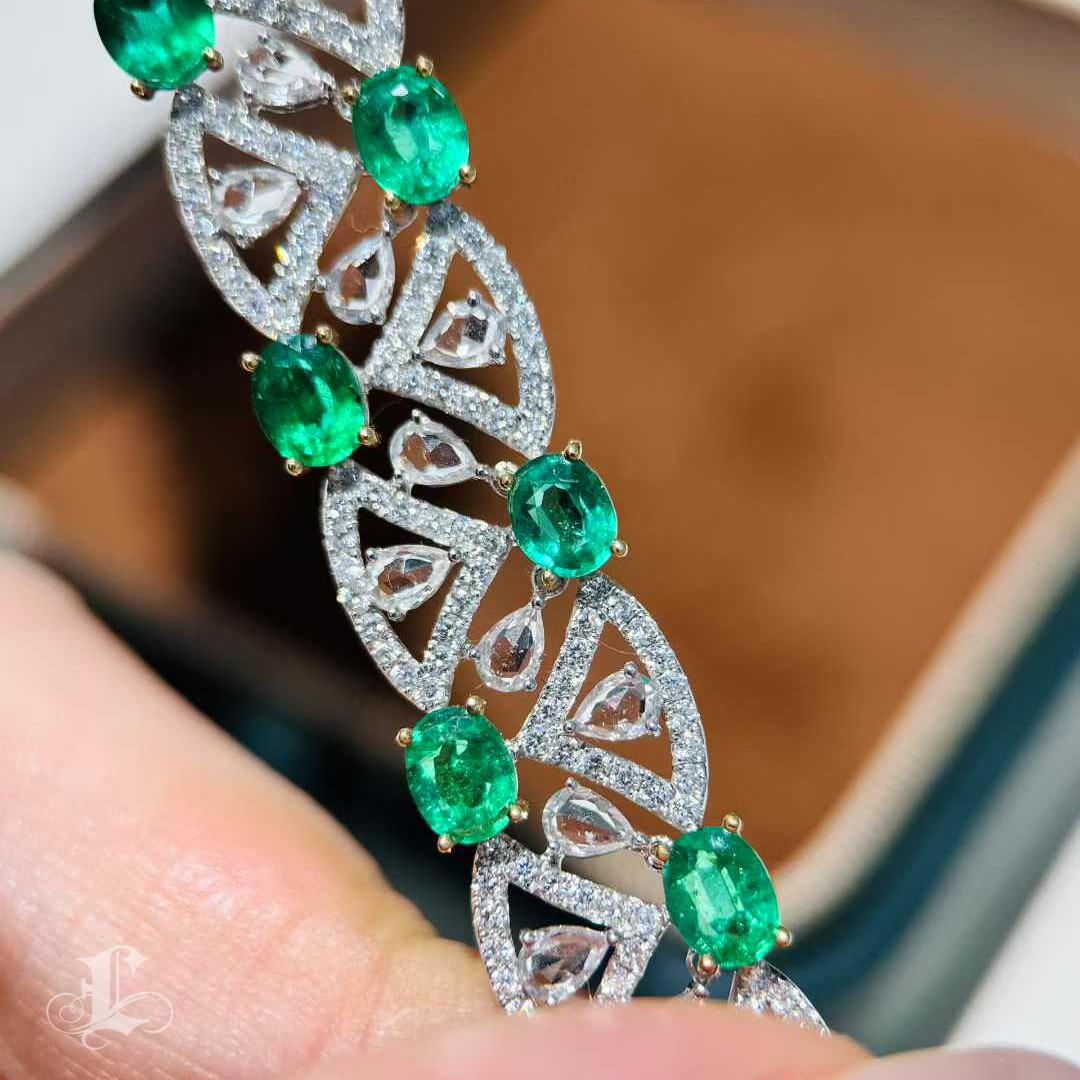 【Énigma】Crown Radiance - Bracelet en dentelle d'émeraudes et de diamants Panjshir Pour femmes en vente