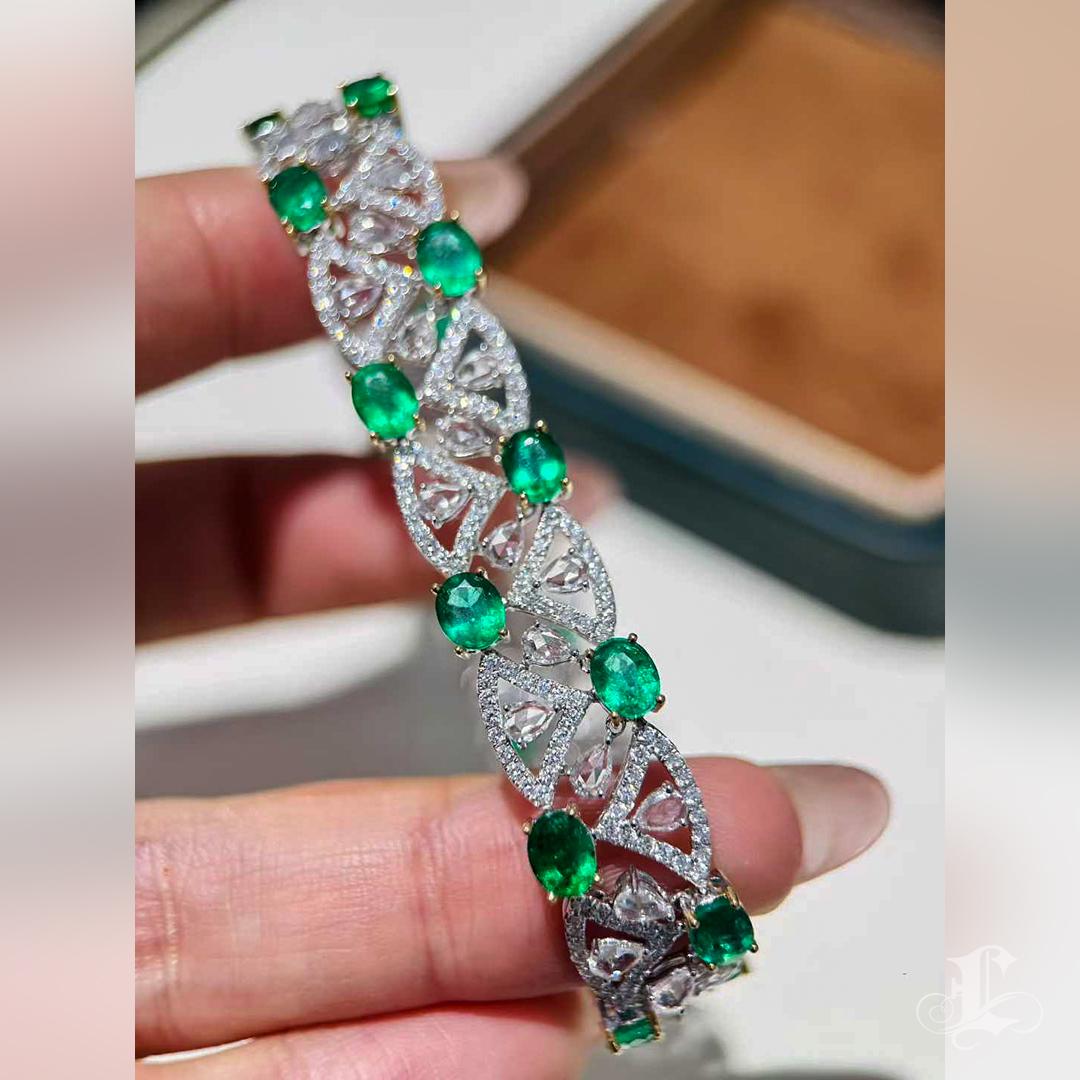 【Énigma】Crown Radiance - Bracelet en dentelle d'émeraudes et de diamants Panjshir en vente 1