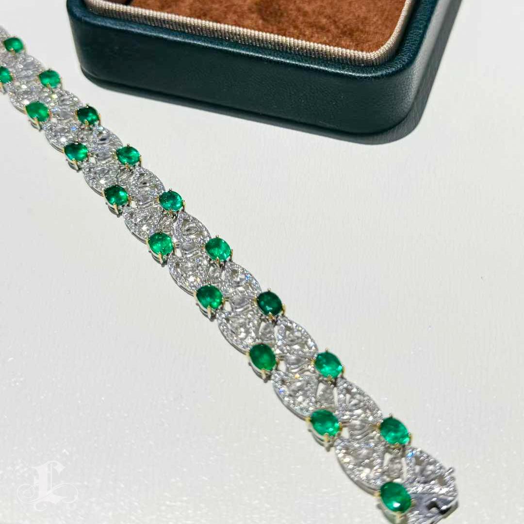 【Énigma】Crown Radiance - Bracelet en dentelle d'émeraudes et de diamants Panjshir en vente 4