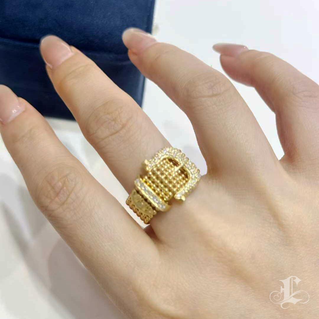 Pear Cut 【Énigma】Diamond Buckle Ring in 18k Gold, Adjustable Design For Sale