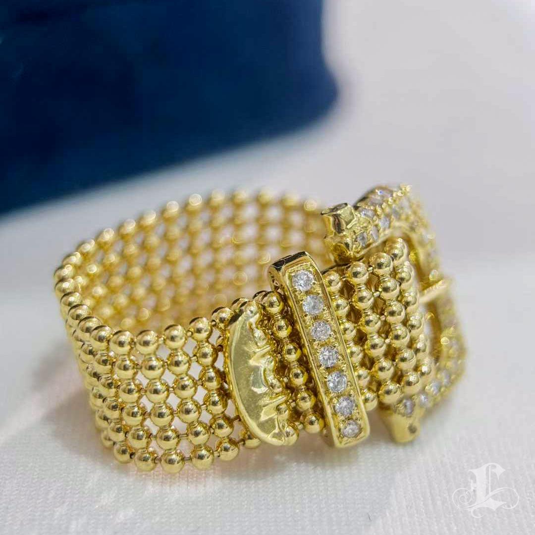 【Énigma】Diamond Buckle Ring in 18k Gold, Adjustable Design For Sale 2
