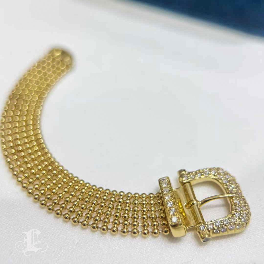 【Énigma】Diamond Buckle Ring in 18k Gold, Adjustable Design For Sale 3
