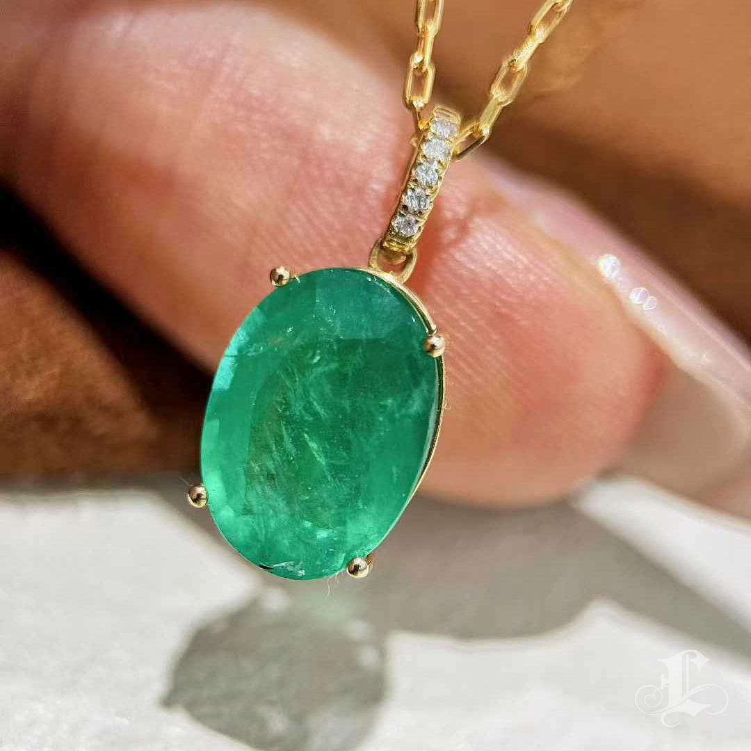 【Énigma】Emerald Glow 3.1ct Grüner Smaragd Diamant 18K Gold Anhänger Halskette Damen im Angebot