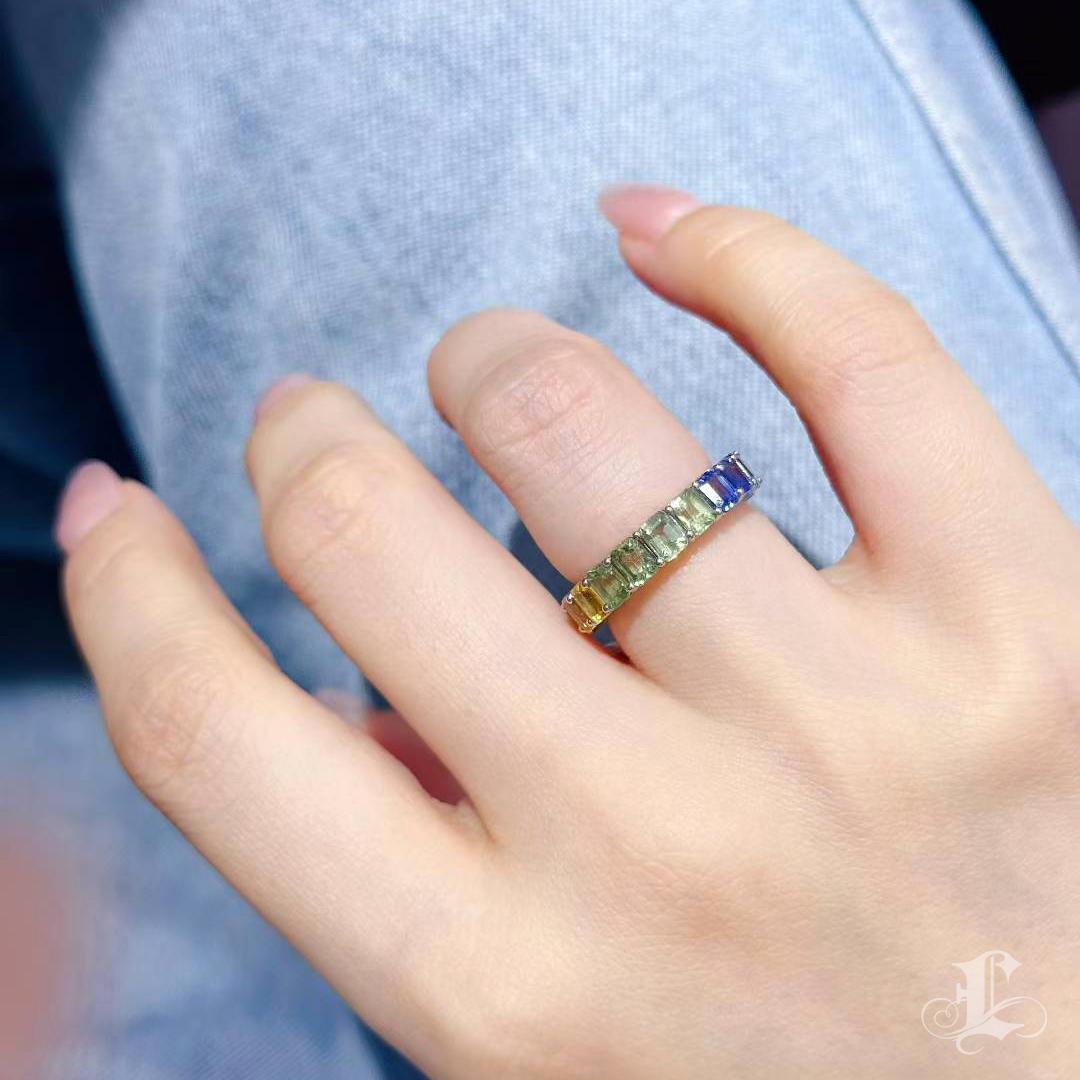【Énigma】Eternelle Lumière - Bague en saphir de couleur à cercle complet Neuf - En vente à New York, NY