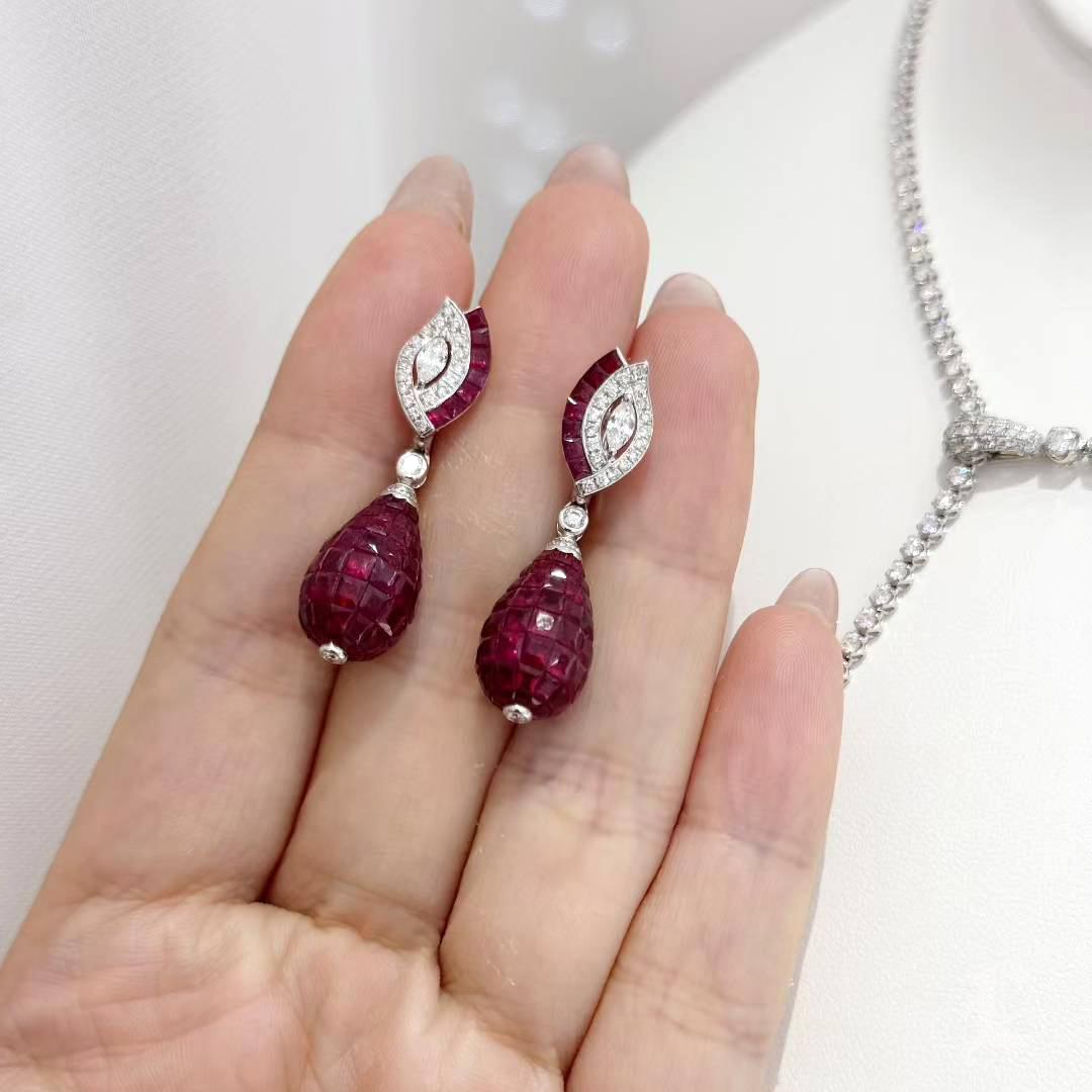 【Énigma】GAC Certified 13.65ct Imperial Flame Ruby Sculpture Earrings en vente 5