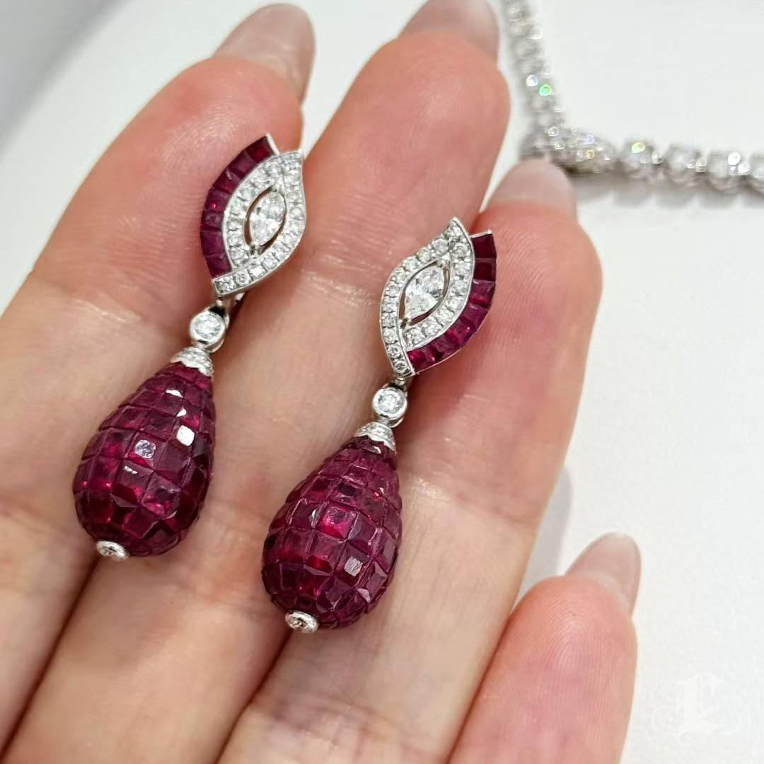 【Énigma】GAC Certified 13.65ct Imperial Flame Ruby Sculpture Earrings Pour femmes en vente