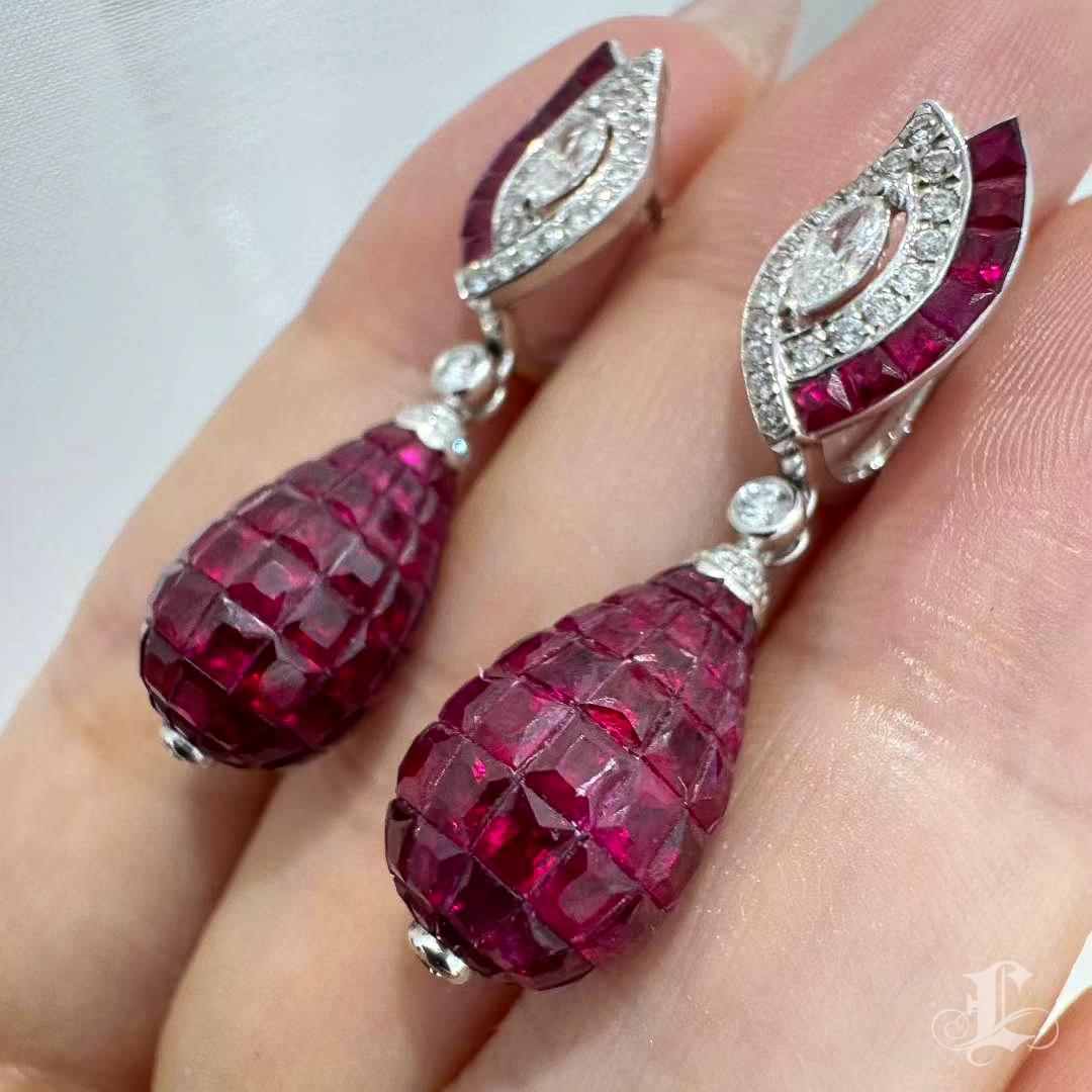 【Énigma】GAC Certified 13.65ct Imperial Flame Ruby Sculpture Earrings en vente 1
