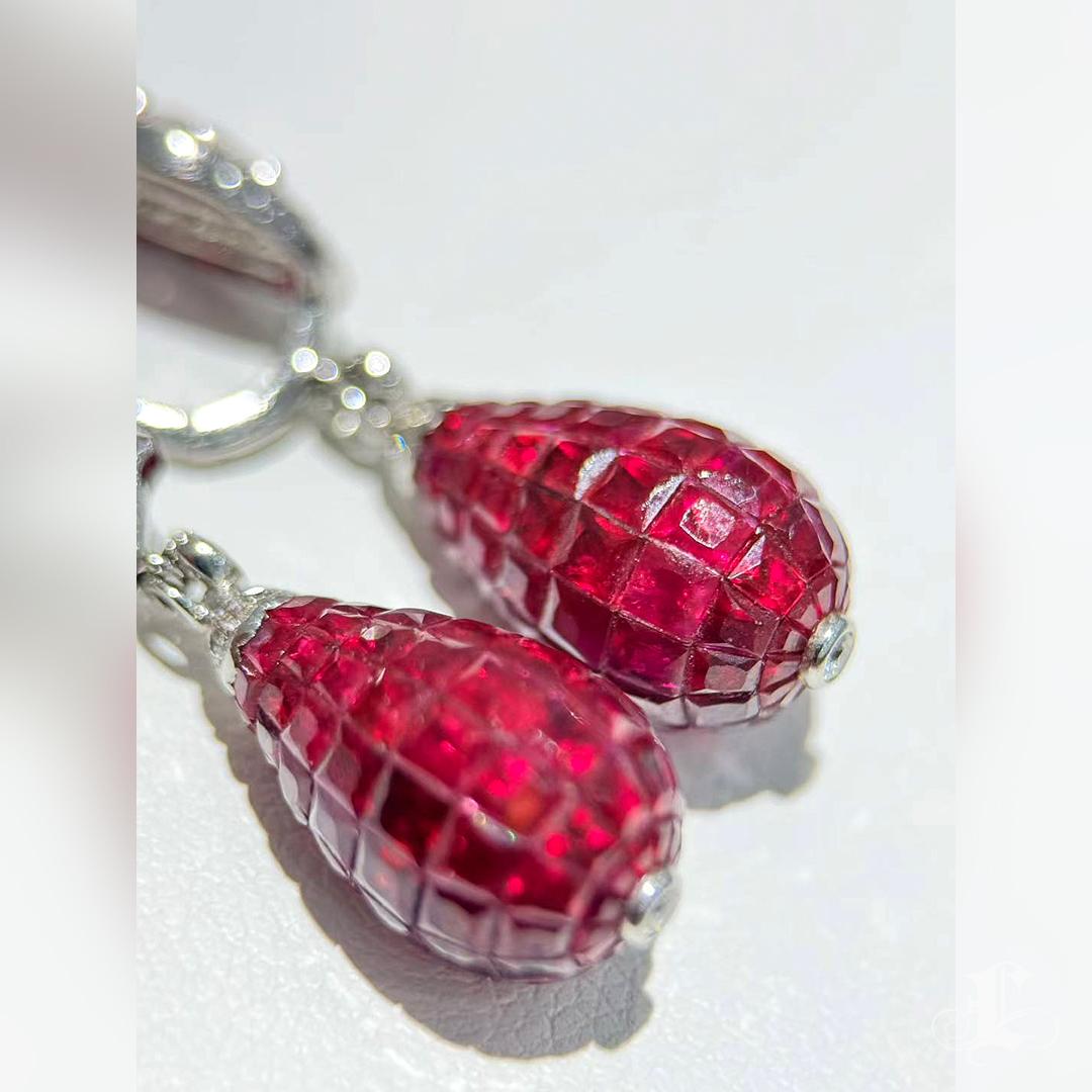【Énigma】GAC Certified 13.65ct Imperial Flame Ruby Sculpture Earrings en vente 3