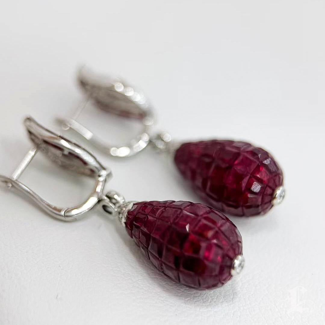【Énigma】GAC Certified 13.65ct Imperial Flame Ruby Sculpture Earrings en vente 4