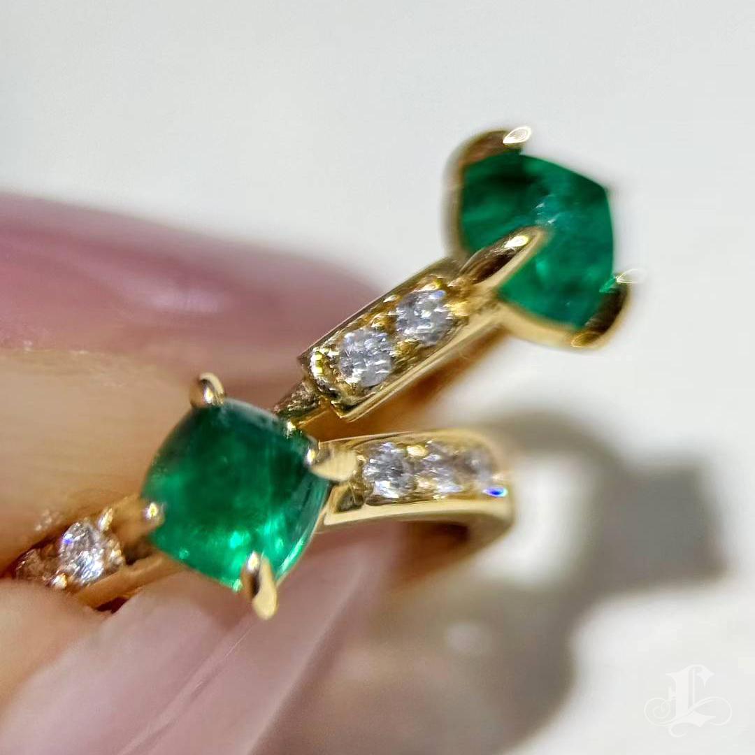 Donna 【Énigma】GAC Certified Verdance Arc Colombian Emerald Curve Earrings in 18K Gold in vendita