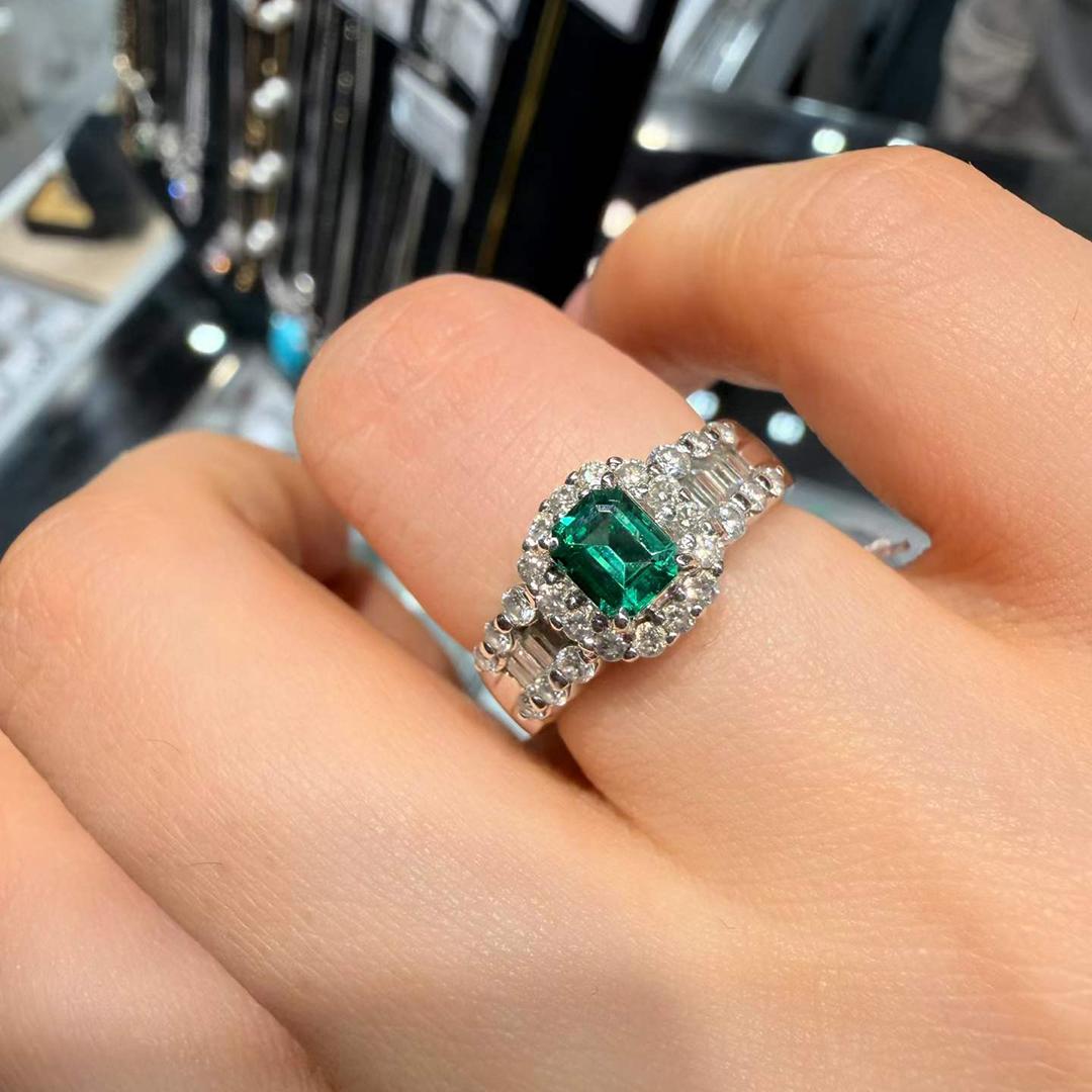 GIA zertifizierter 0,47ct ölfreier Smaragd Diamant 18K Weißgold Ring (Smaragdschliff)