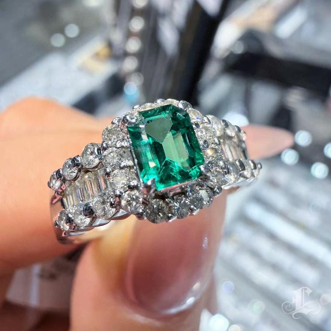 GIA zertifizierter 0,47ct ölfreier Smaragd Diamant 18K Weißgold Ring im Zustand „Neu“ in New York, NY