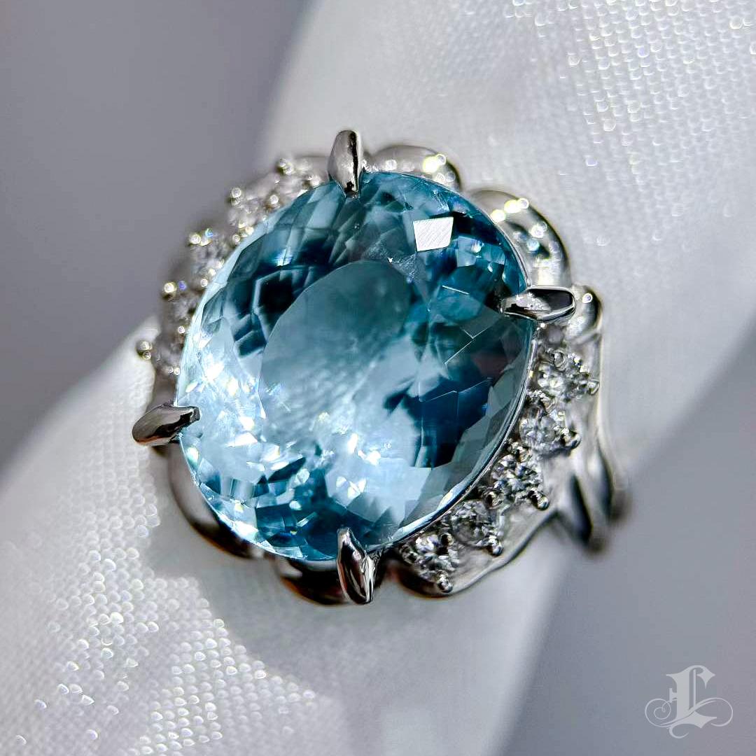 【Énigma】Glacial Flame 6.5ct Saint Maria Aquamarine Diamond Ring For Sale 1