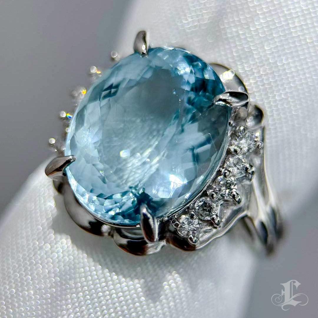 【Énigma】Glacial Flame 6.5ct Saint Maria Aquamarine Diamond Ring For Sale 3