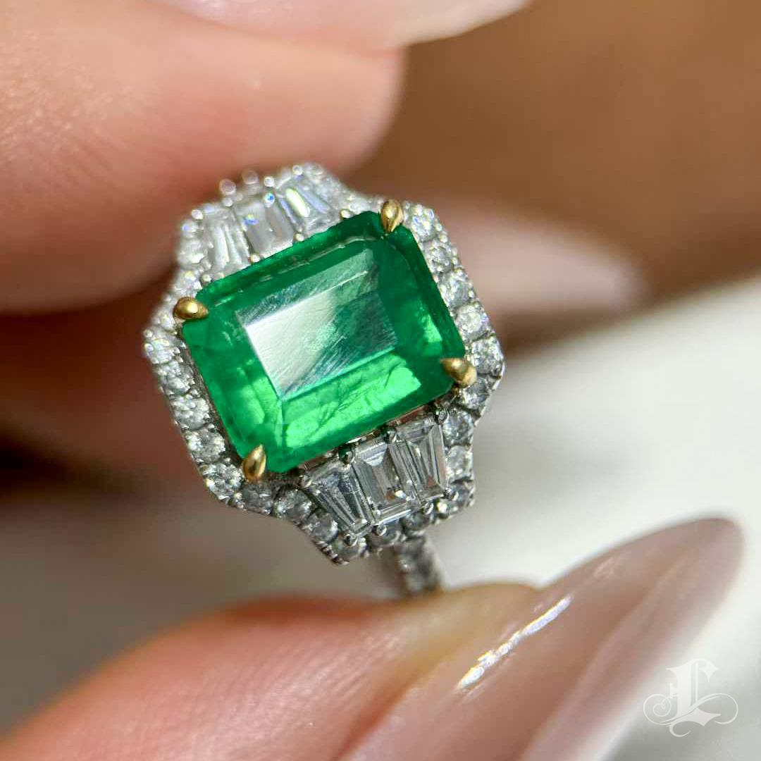 【Énigma】GRC Certified Muzo Emerald Ring — 2.25ct Vivid Green Emerald with Diamon For Sale 1