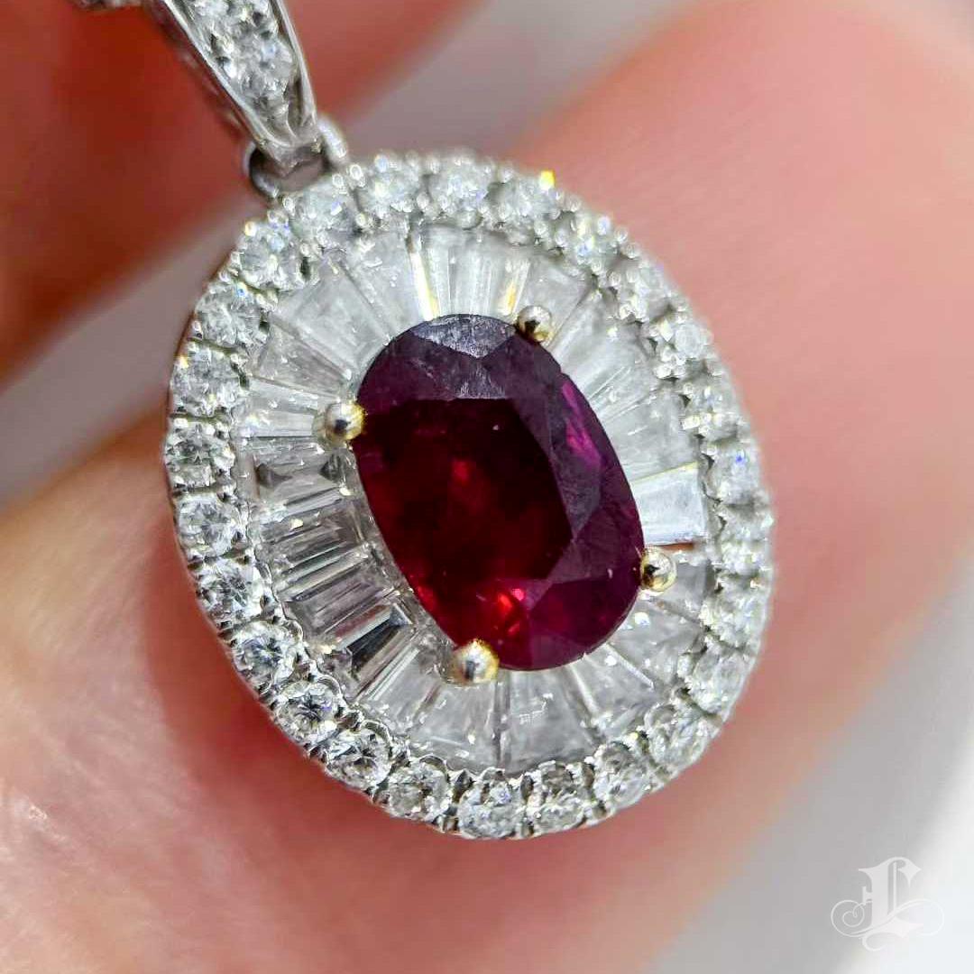 【Énigma】GUILD Certificado 0.71ct Royal Aura Pigeon Blood Ruby Halo Pendant en Nuevo estado para la venta en New York, NY