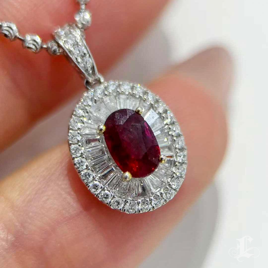 De las mujeres 【Énigma】GUILD Certificado 0.71ct Royal Aura Pigeon Blood Ruby Halo Pendant en venta