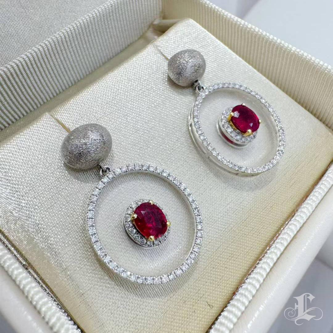 【Énigma】GUILD Certified Celestial Orbit Pigeon’s Blood Ruby Floating Earrings For Sale 1
