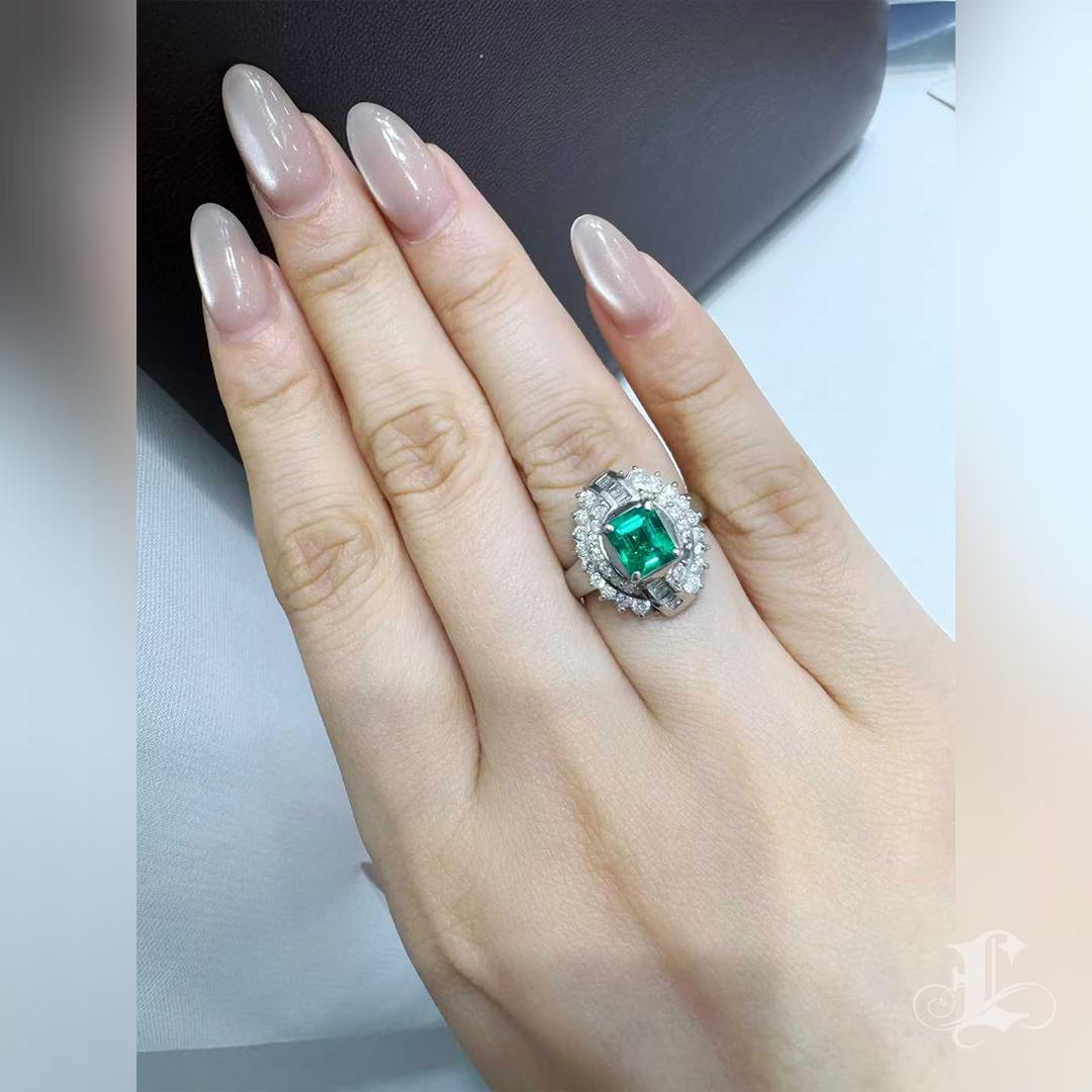 Emerald Cut 【Énigma】GUILD Certified Muzo Colombian Emerald Halo Ring — 0.816ct Vivid Green For Sale