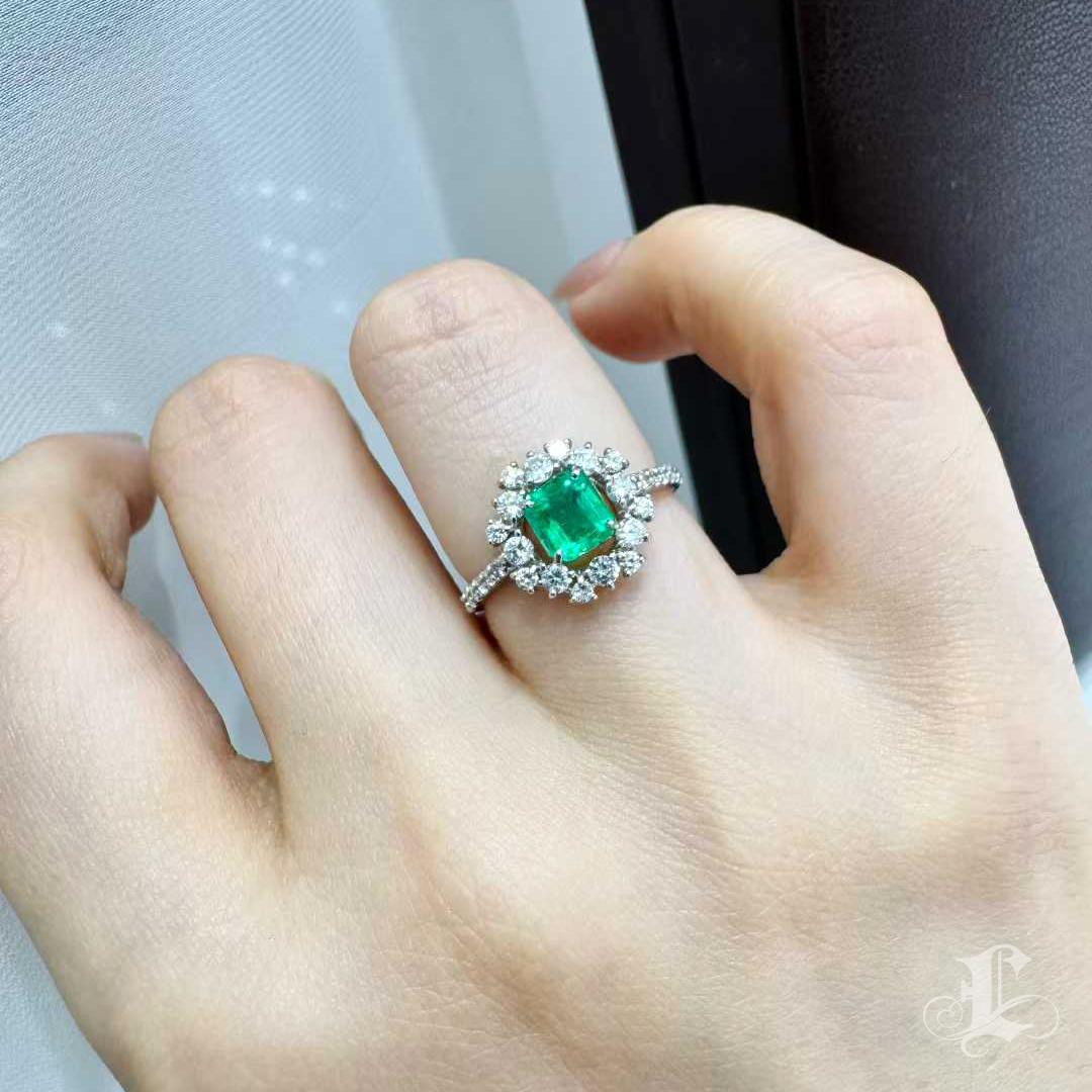 Emerald Cut 【Énigma】GUILD Certified Muzo Emerald Halo Ring — No Oil 0.668ct For Sale