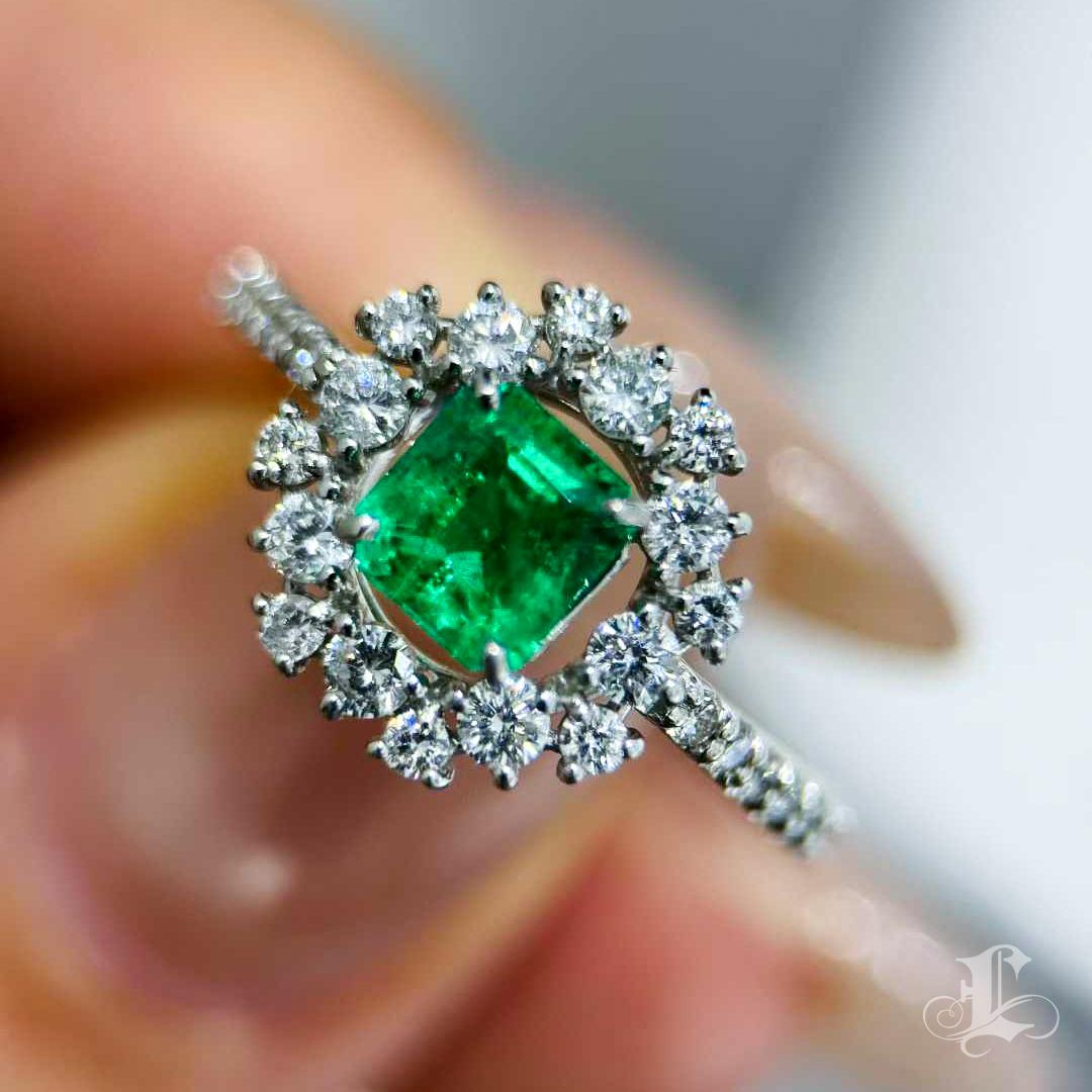 【Énigma】GUILD Certified Muzo Emerald Halo Ring — No Oil 0.668ct For Sale 1