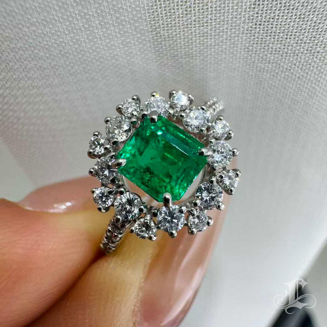 【Énigma】GUILD Certified Muzo Emerald Halo Ring — No Oil 0.668ct For Sale 3