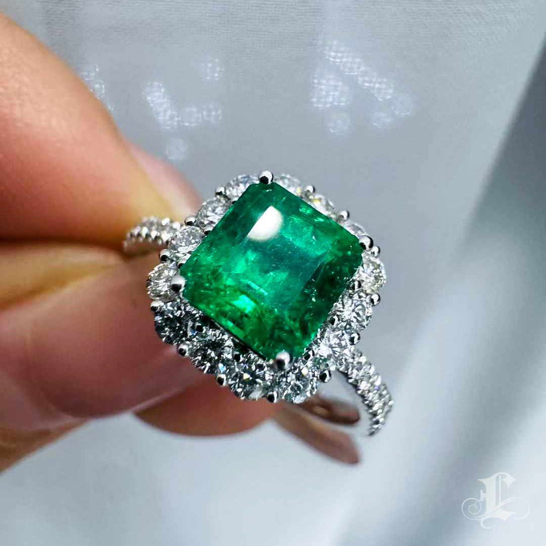 【Énigma】GUILD Bague certifiée Muzo Verdant Green Emerald & Diamond - 1.33ct en vente 2
