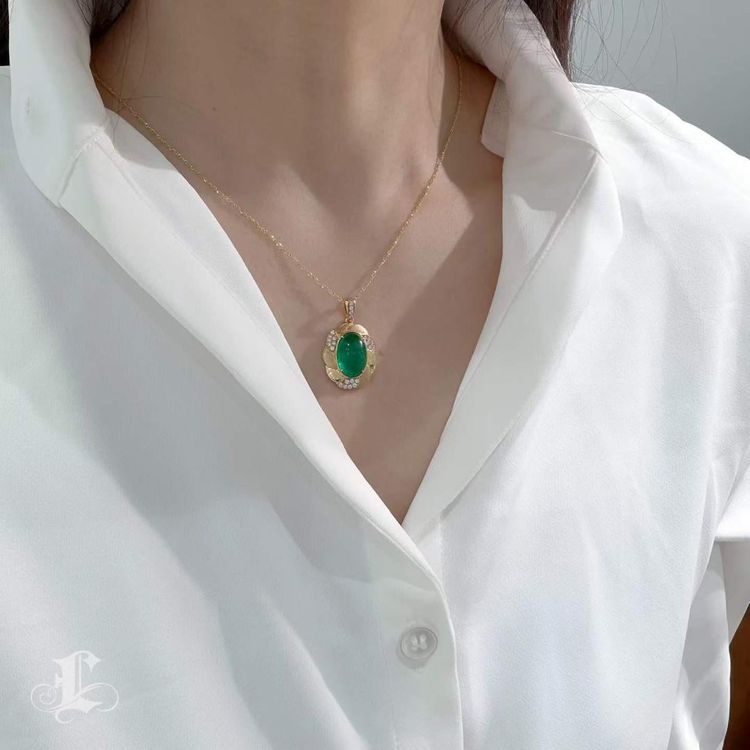 Taglio ovale Ciondolo con smeraldo colombiano e diamante certificato Verdant Bloom 5,05 ct. in vendita