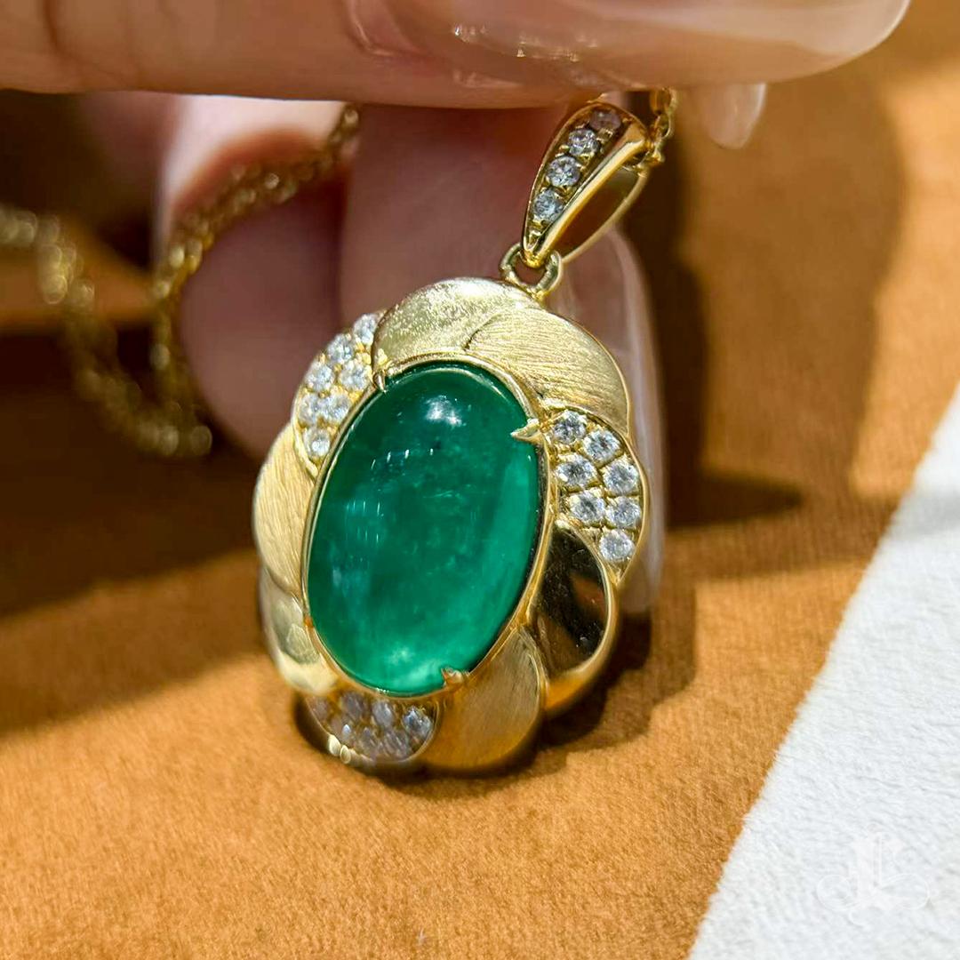 Ciondolo con smeraldo colombiano e diamante certificato Verdant Bloom 5,05 ct. in vendita 1