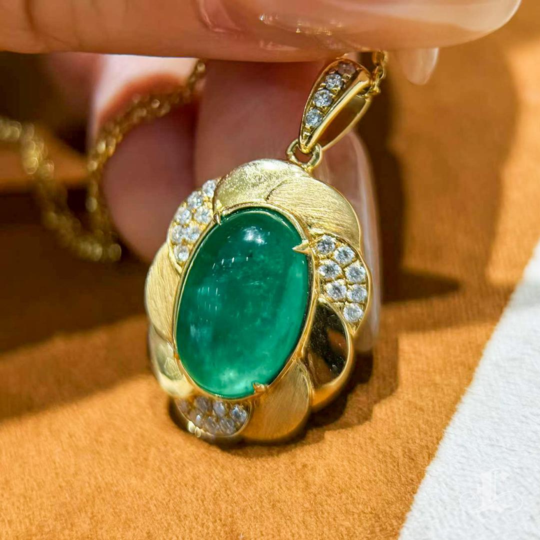 Ciondolo con smeraldo colombiano e diamante certificato Verdant Bloom 5,05 ct. in vendita 2