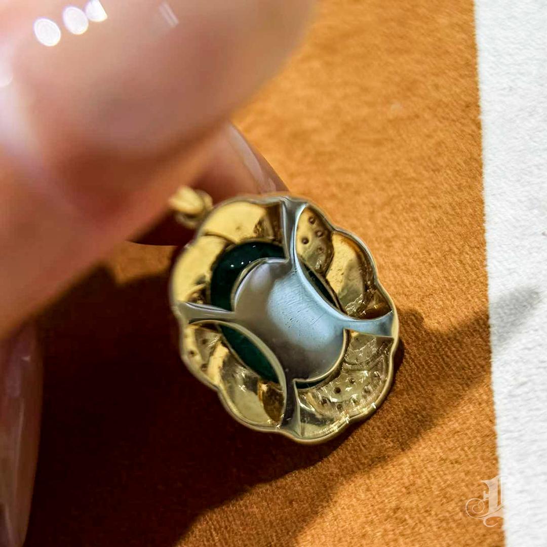 Ciondolo con smeraldo colombiano e diamante certificato Verdant Bloom 5,05 ct. in vendita 4