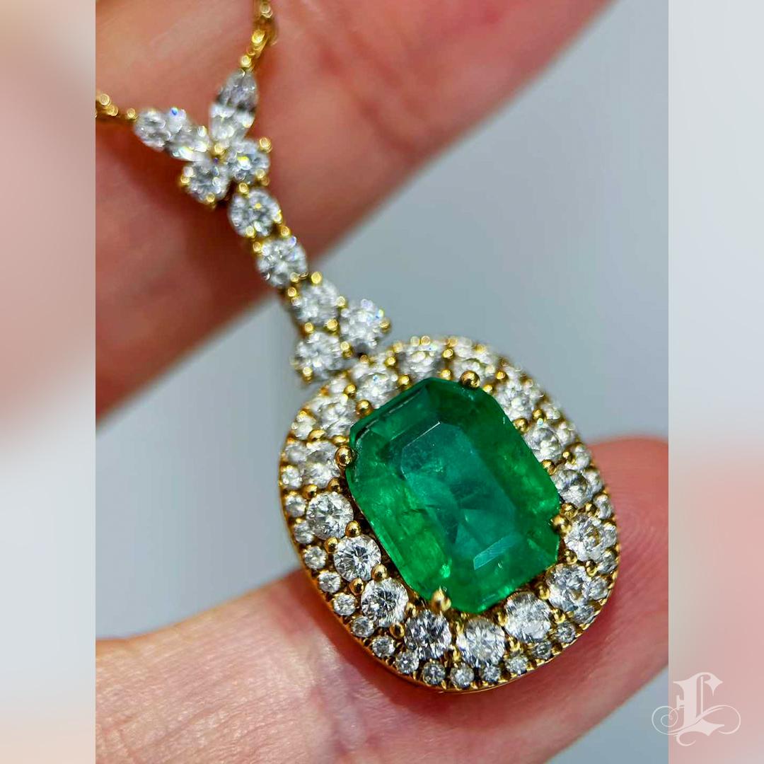 【Énigma】GUILD Certificado Verdant Empress Vivid Collar Halo de Diamantes Esmeralda en venta 1