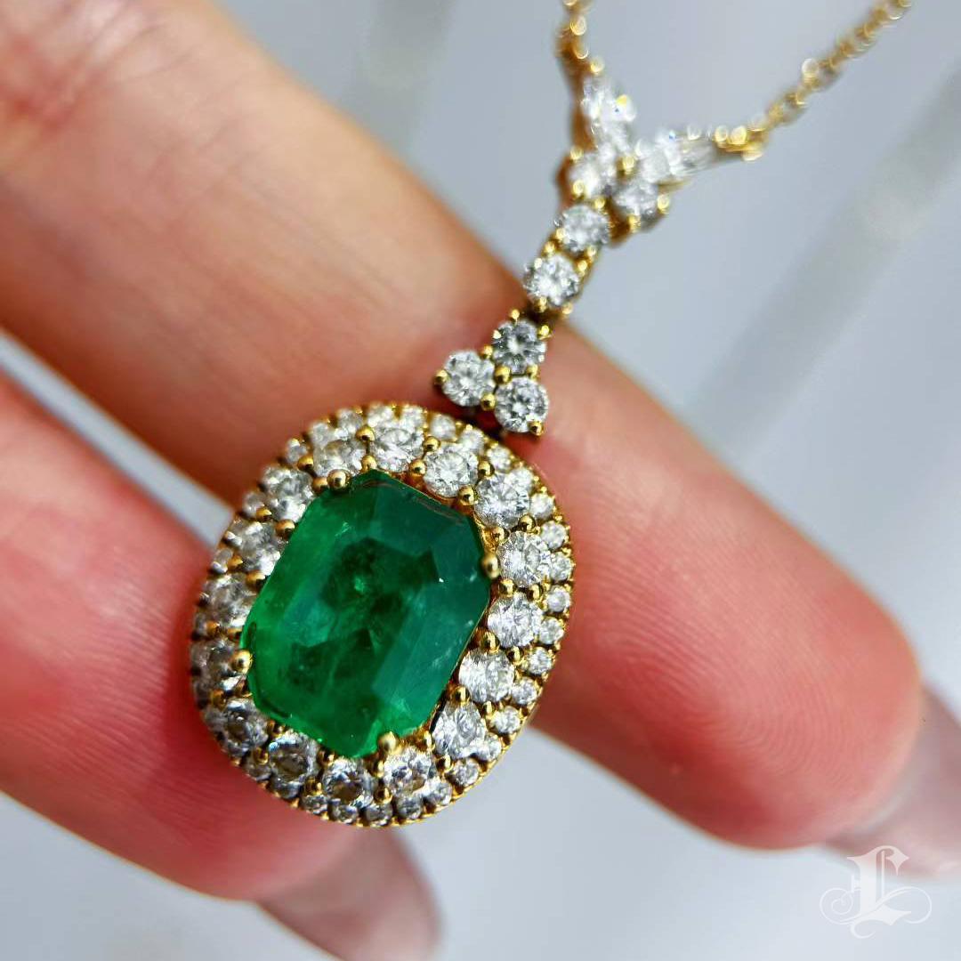 【Énigma】GUILD Certificado Verdant Empress Vivid Collar Halo de Diamantes Esmeralda en venta 2